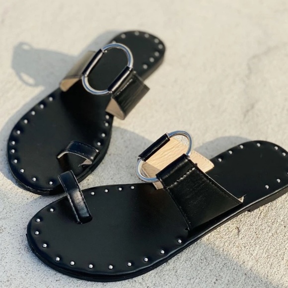 BLACK METAL DECO THONG SANDALS - Picture 6 of 8